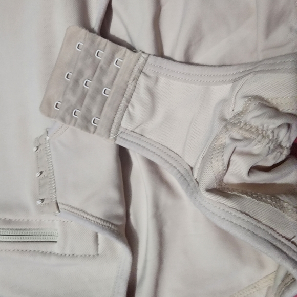 VEUC High-waisted Side zipper Compression Shapewear with Shirred Booty Detailing - Picture 15 of 15